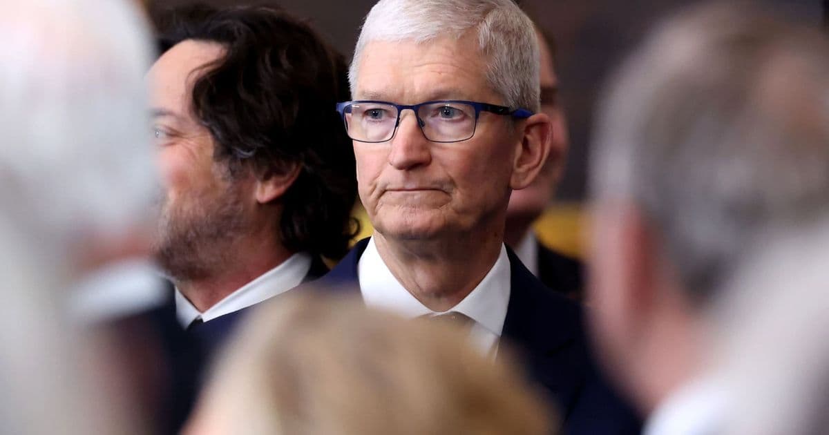 Apple Stock Plunges 5% Amid FTC Scrutiny and Siri Delays