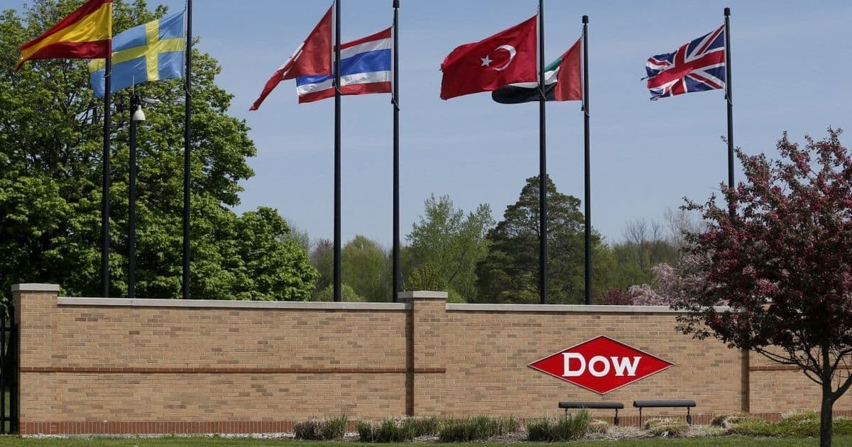 Dow Cuts 4,500 Jobs, Bets Big on AI to Boost Productivity Amid $1.1B-$1.5B Restructuring Charges