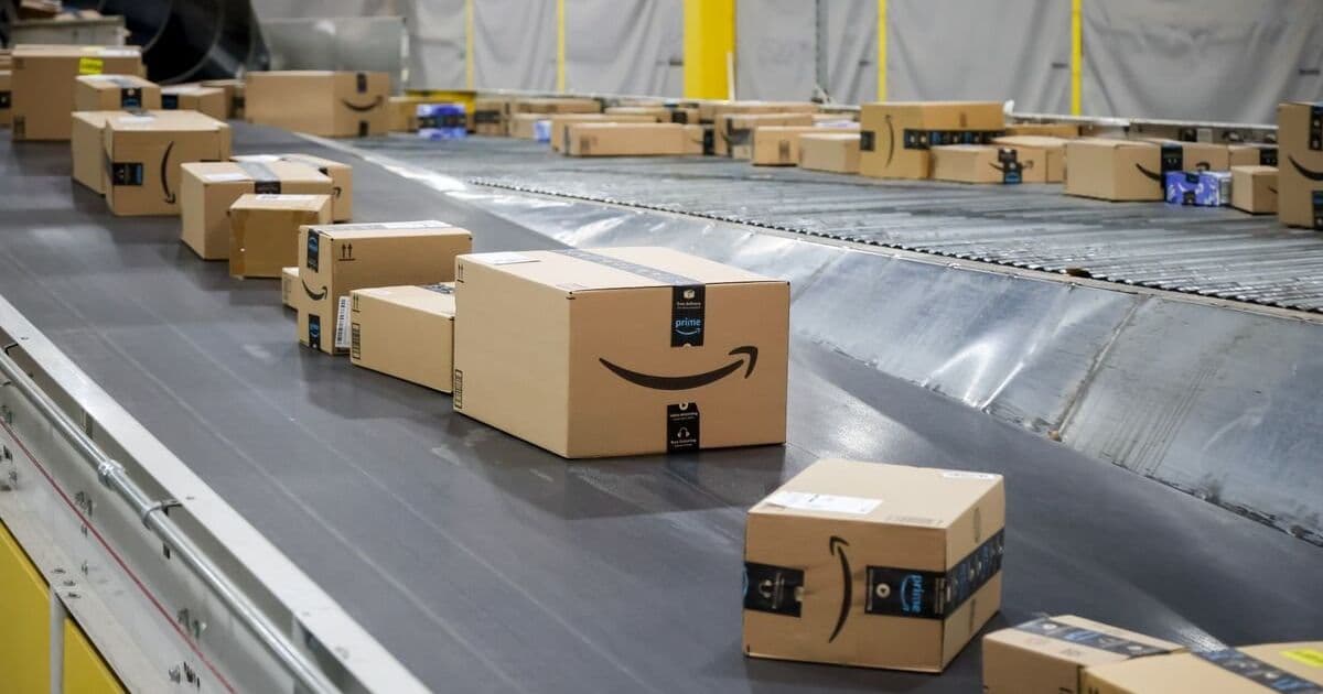 Berkshire Hathaway Slashes Amazon Stake by 75% While Loading Up on NYT Shares