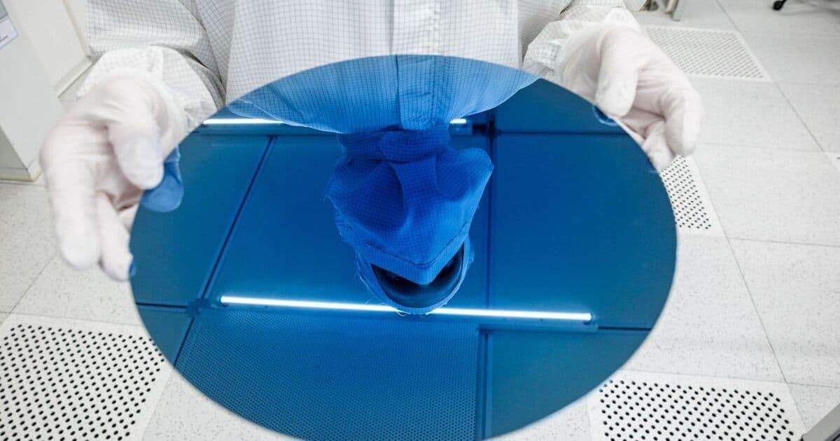 Infineon's AI Chip Push: German Chipmaker Bets Big on Data Center Demand