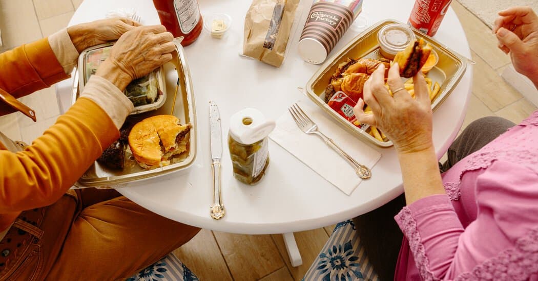 Food Delivery Reshapes American Mealtimes as Restaurant Orders Shift Away from Dining In