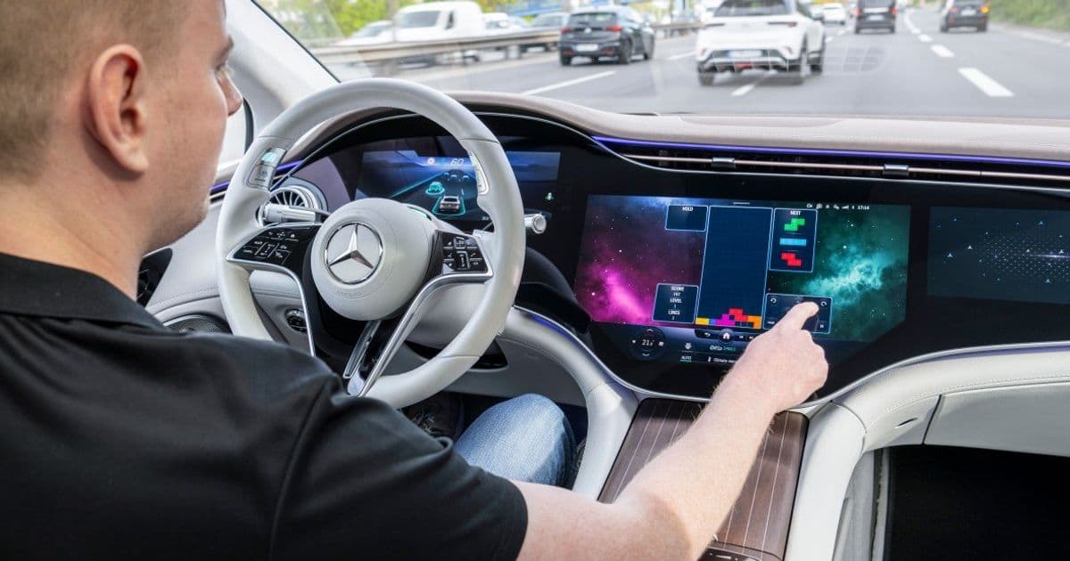 Mercedes Pulls Back on Autonomous Driving Ambitions as Drive Pilot Faces Market Reality