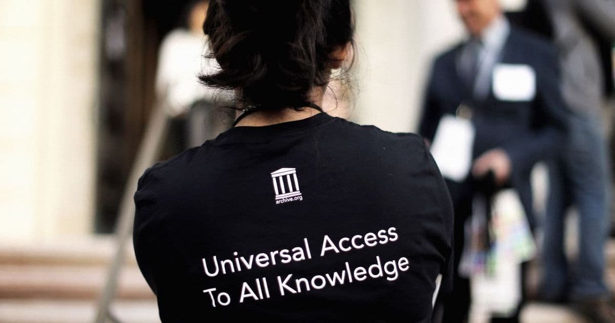 News Outlets and Reddit Block Internet Archive Crawler as Journalists Rally to Defend Digital Preservation