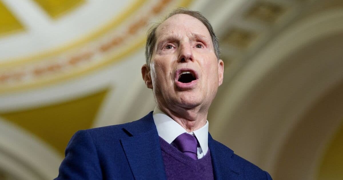 Senator Wyden Vows to Fight Back as US Bars Anthropic in Escalating AI Contract Dispute