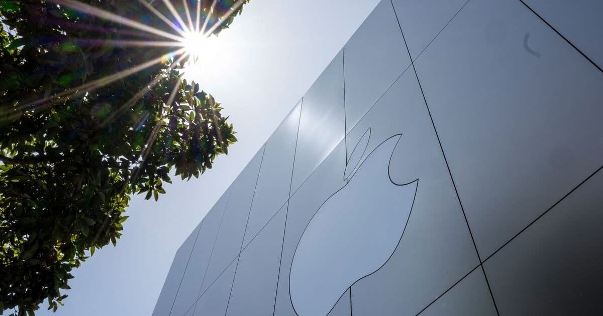 Apple's US Chip Manufacturing Strategy: Exploring Partnerships with Intel and Samsung