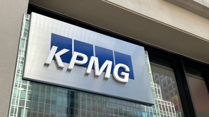 KPMG Leverages AI to Negotiate Lower Audit Fees from Grant Thornton