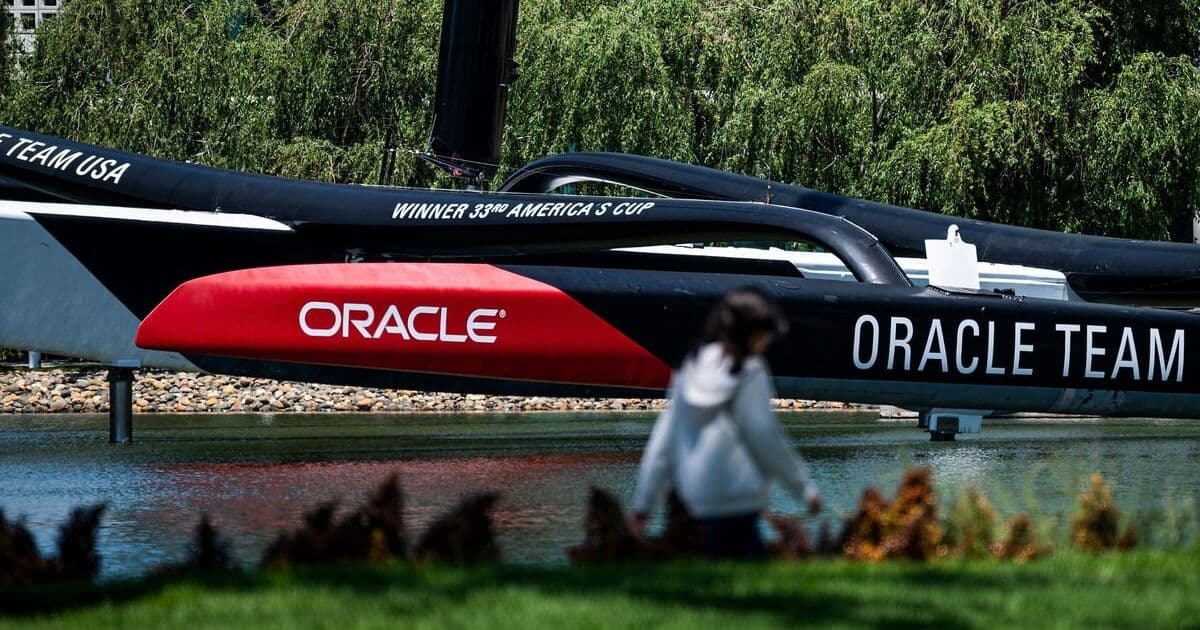 Oracle Plans Thousands of Job Cuts Amid AI Data Center Cash Crunch