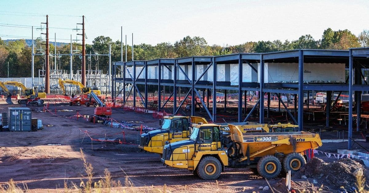 US Data Center Construction Boom Strains Skilled Labor Supply Amid AI Rush