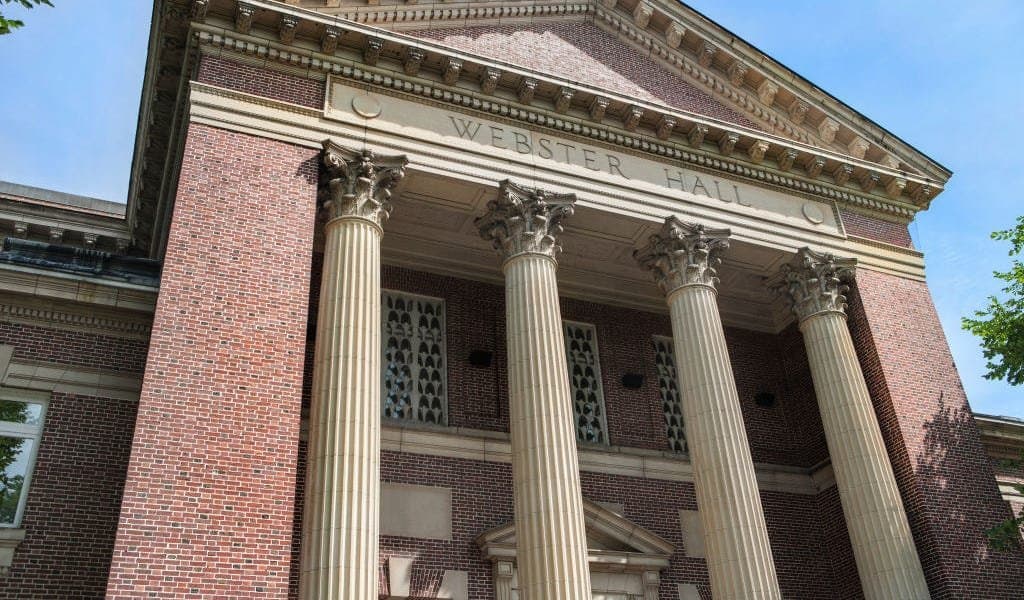 The Digital Decline: How Tech is Rewiring College Reading Habits