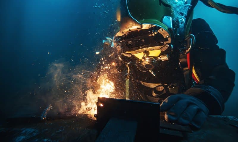 The Human Machines: How Saturation Divers Defy Biology at Crushing Depths