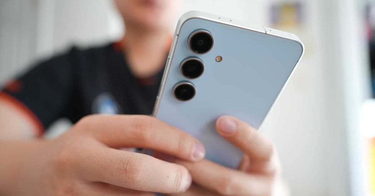 The Top 10 Phones ZDNET Readers Bought in 2025: A Surprising Flip to Minimalism Takes the Crown