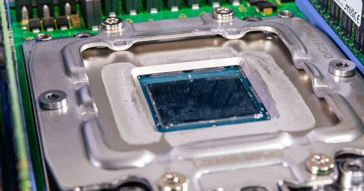 Ampere AmpereOne M A192-32M: First Look at the 192-Core 12-Channel DDR5 Arm CPU