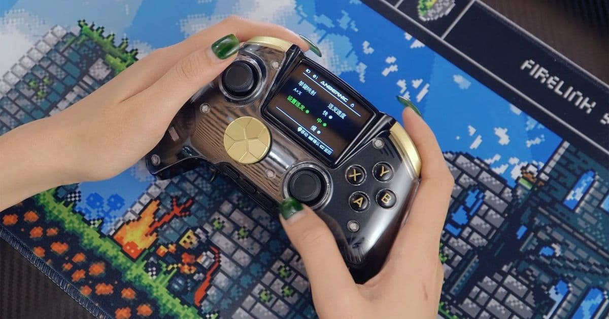 This Wild Gamepad Features a 2.5-Inch Screen and Heart Rate Sensor