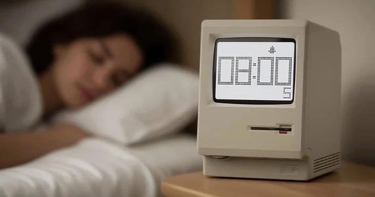 Tiny Mac look-a-like alarm clock transformed to run real Mac software
