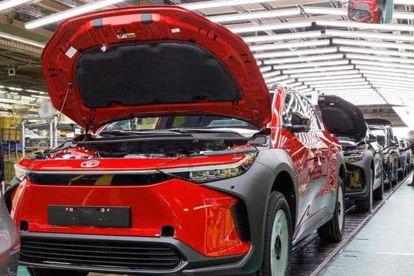 Toyota-Gruppe baut Kreuzbeteiligungen entlang Japans Tech-Lieferkette ab