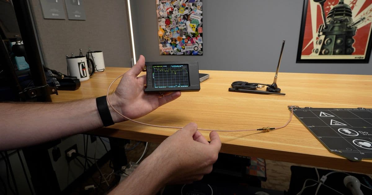 Tuning FM Radio on a 3D Printer Heatbed – What the NanoVNA Revealed