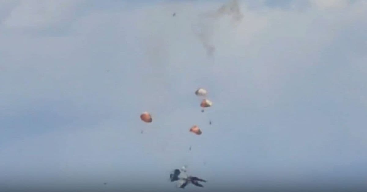 Mid‑air collision of two EA‑18 Growlers at Mountain Home airshow sparks safety debate