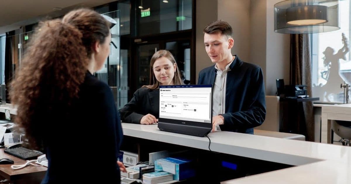 Two‑Sided Use: Philips Unveils Business Monitor With Dual Displays for Customer Service and Co‑Working