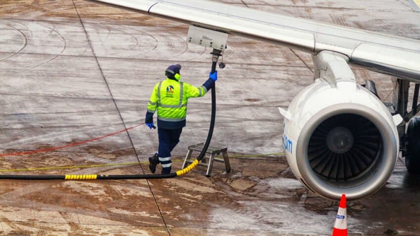 UK Jet Fuel Crisis Deepens as Goldman Sachs Warns of Rationing Risk