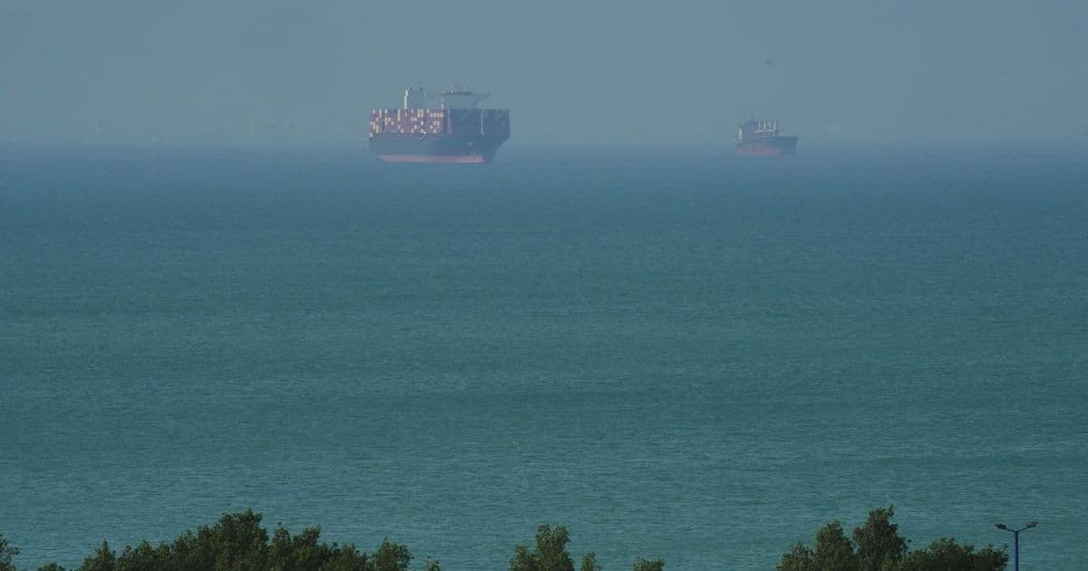 US-Iran Strait Tensions Disrupt Global Shipping Routes as Trump Advocates for Open Waterways