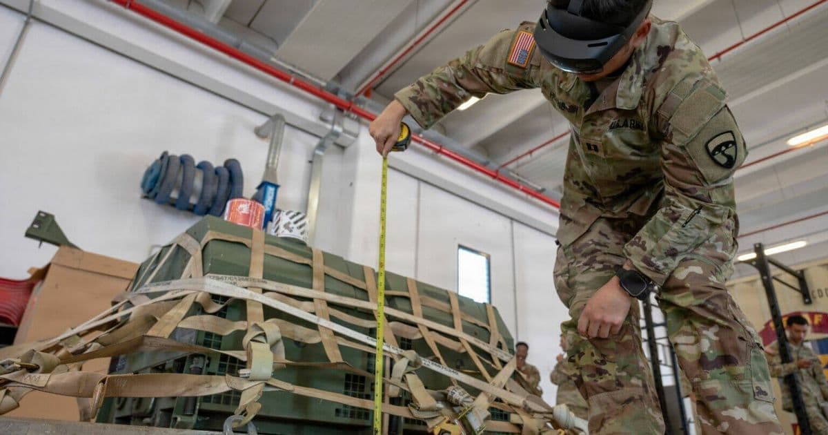 US military repurposes HoloLens for cargo inspection after battlefield headset debacle