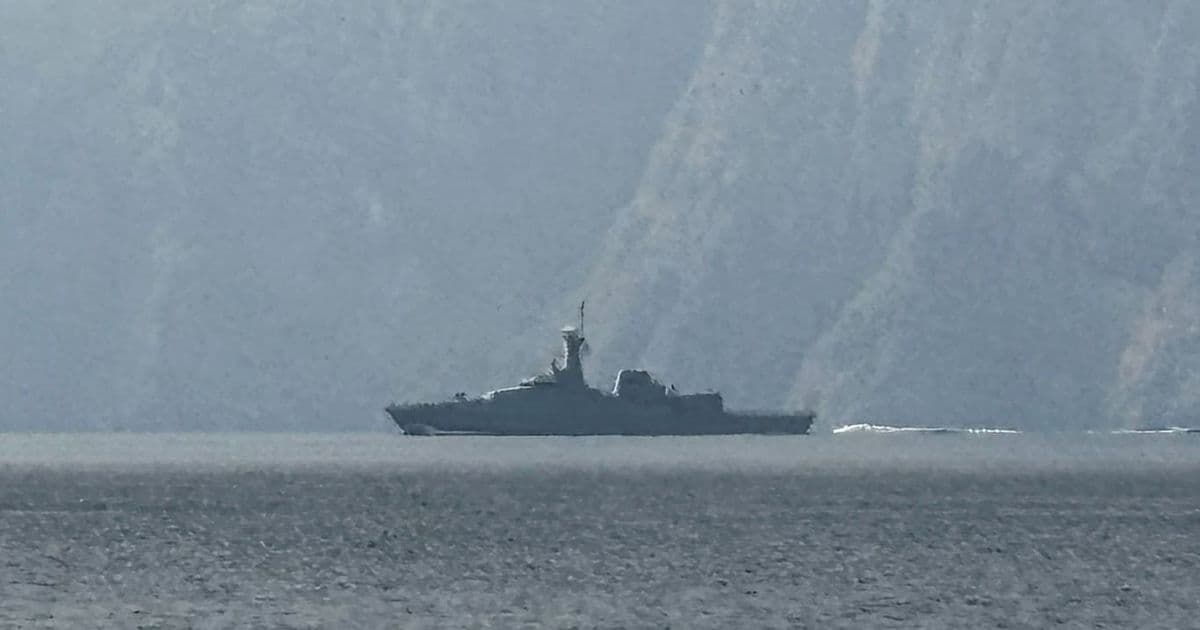 U.S. Naval Vessels Navigate Strait of Hormuz Amid Escalating Iran Conflict