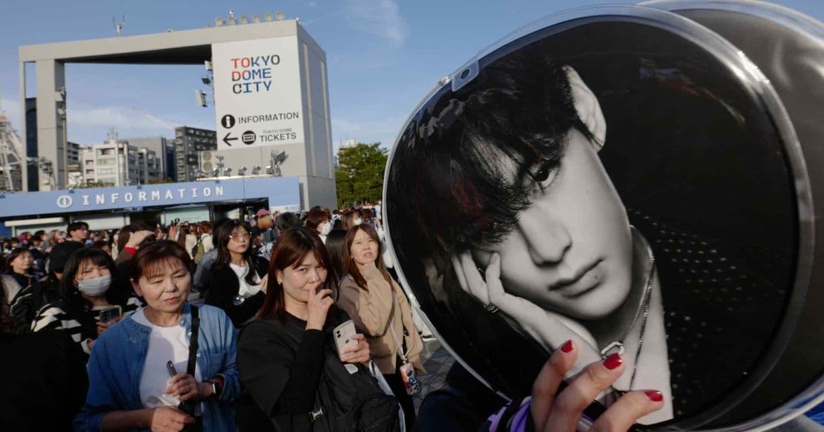 Weverse: How BTS's Digital Platform Monetizes Superfandom into a $2.5 Billion Economic Force