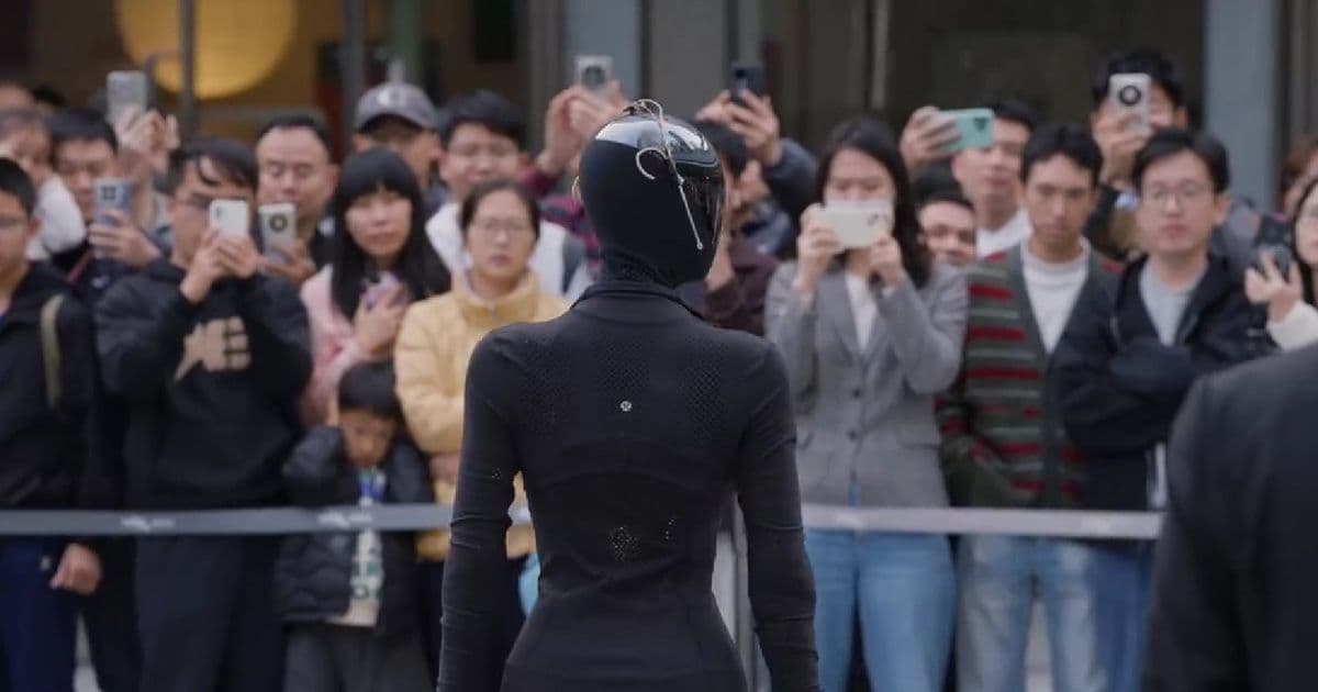 Xpeng's IRON Robot Falls at Debut, CEO Frames It as Learning Milestone