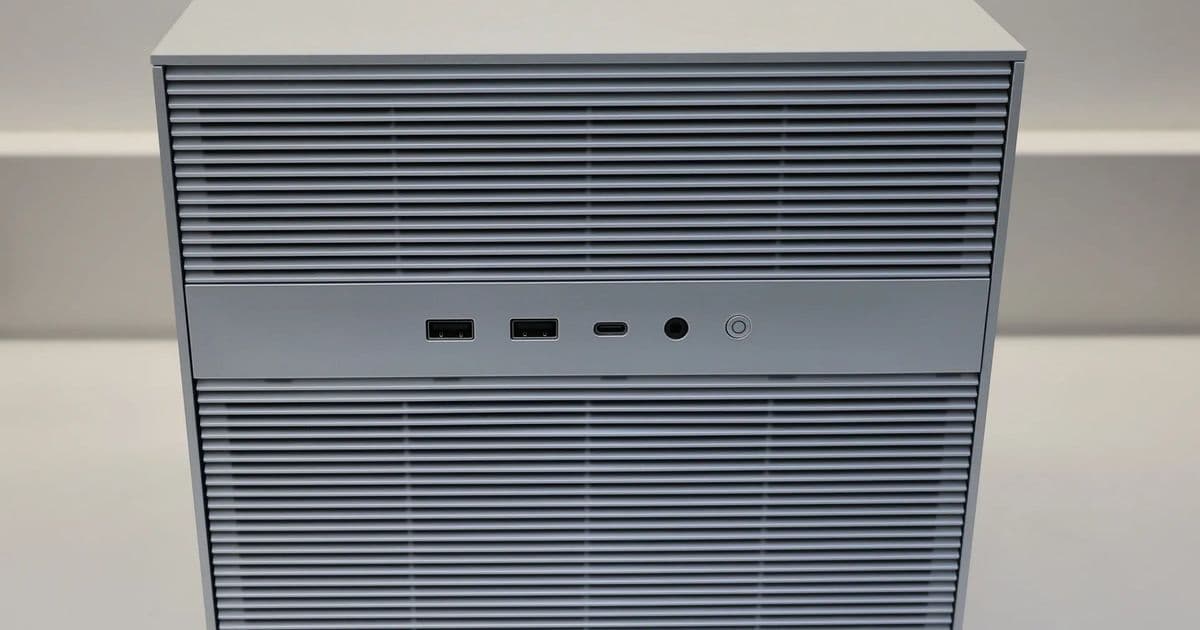 ZimaCube 2 Review – A Polished Intel‑Powered Personal Cloud/NAS for Homelab Enthusiasts