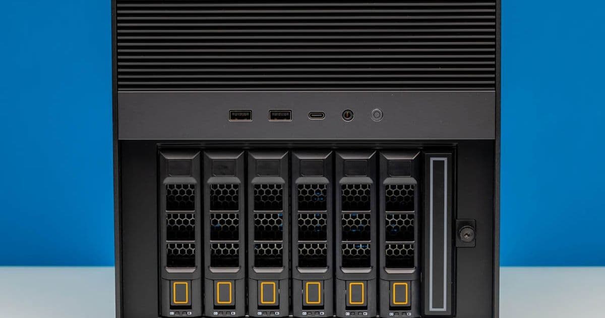 ZimaCube 2 Pro Review – A Highly Expandable 10 GbE NAS with Thunderbolt 4 and PCIe Slots