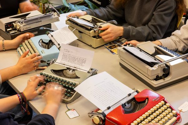 Cornell Professor Brings Typewriters Back to Fight AI Cheating and Teach Real Writing