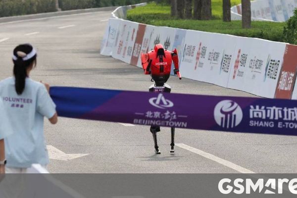 Honor's Humanoid Robot Shatters Half Marathon Record, Signaling China's AI Robotics Surge