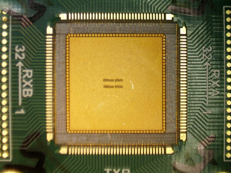High-resolution microscope captures of the empty square, yellow, surrounded by an array and thin copper wires.