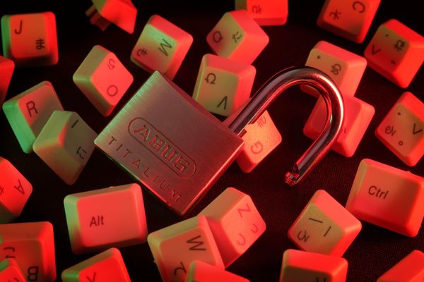 Researcher claims hidden BitLocker backdoor; community weighs evidence and skepticism