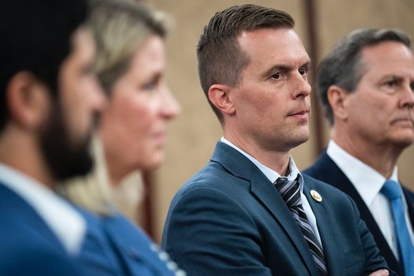 A small group of Dems looks to break from their party on ICE funding