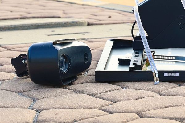 Across the US, people are dismantling and destroying Flock surveillance cameras