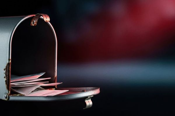 Adversaries Exploit Vacant Homes to Intercept Mail in Hybrid Cybercrime