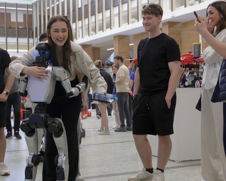 Students interact with an AI-driven humanoid robot