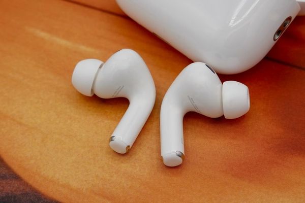 AirPods Pro 3 vs AirPods Pro 2: The Upgrade That Surprised Me