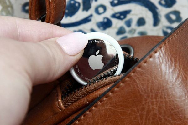 AirTag Unmasks Luggage Theft Ring in Bizarre LAX Scavenger Hunt