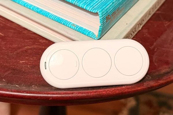 Airversa QliQ Review – A Rechargeable Thread Smart Button for Apple Home
