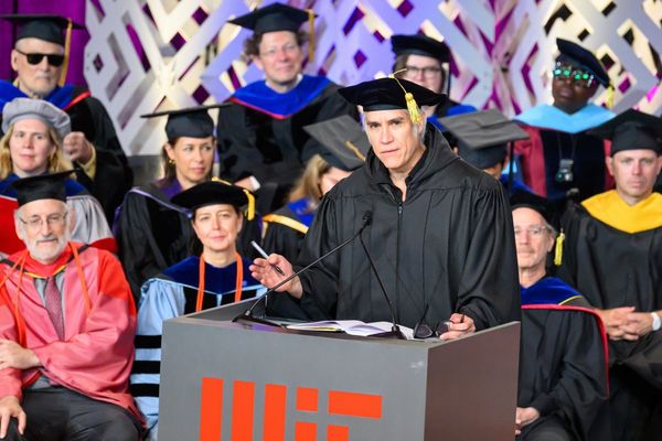 Alejandro Aravena Calls MIT SA+P Graduates to Lead with Kindness and Truth