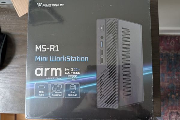 Minisforum MS-R1 Review: ARM Homelab Dreams Meet Reality