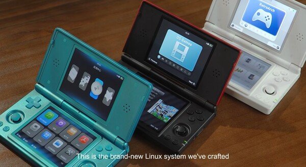 The Anbernic RG DS' Linux OS has three themes.
