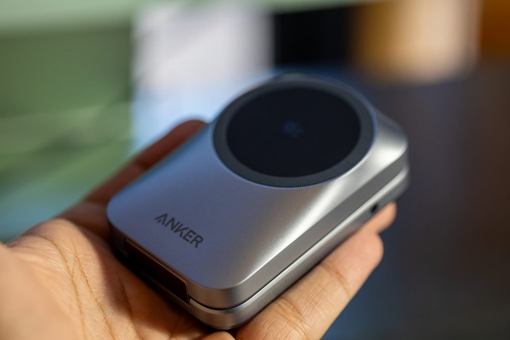 Anker's 25W MagSafe 3-in-1 packs active cooling in a travel-sized design [Hands-on] - 9to5Mac