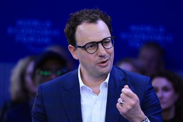 Anthropic Surpasses OpenAI with $1 Trillion Secondary Market Valuation Amid AI Investment Frenzy