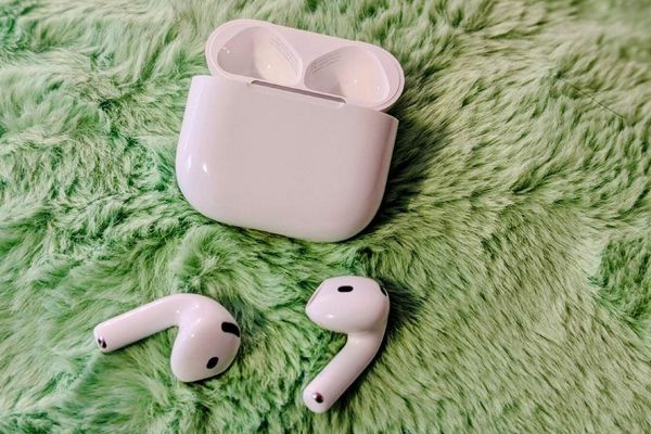 Apple AirPods 4 Hit Record Low Price: A Technical Look at the Mid-Tier Audio Strategy