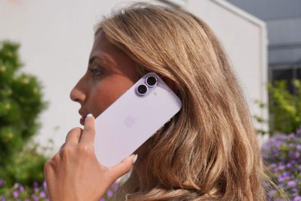 Apple Breaks the Barrier: Native Call Recording Arrives on iPhone with iOS 18.1