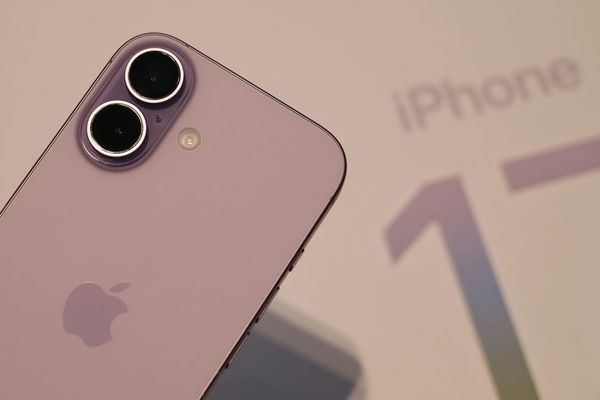 Apple Dominates 2025 Smartphone Rankings with iPhone 17 Leading Charge