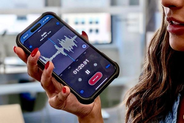 Apple Intelligence's Free Transcription Feature Undercuts Paid AI Services